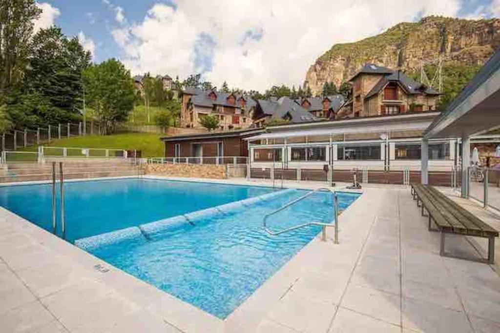 Elegante Apartamento En Escarrilla Con Vistas Al Valle Exterior photo
